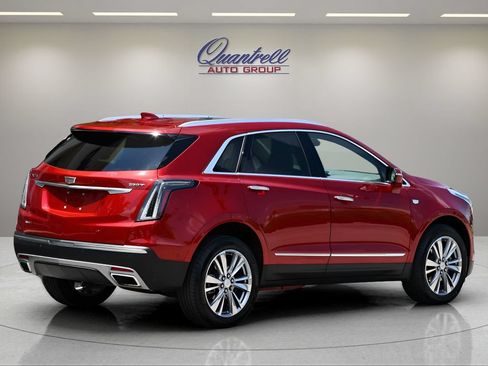 Used 2023 Cadillac XT5 Premium Luxury w/ Technology Package AWD/4WD image 4