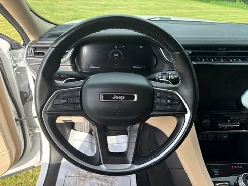 Used 2022 Jeep Grand Cherokee L Limited AWD/4WD image 15