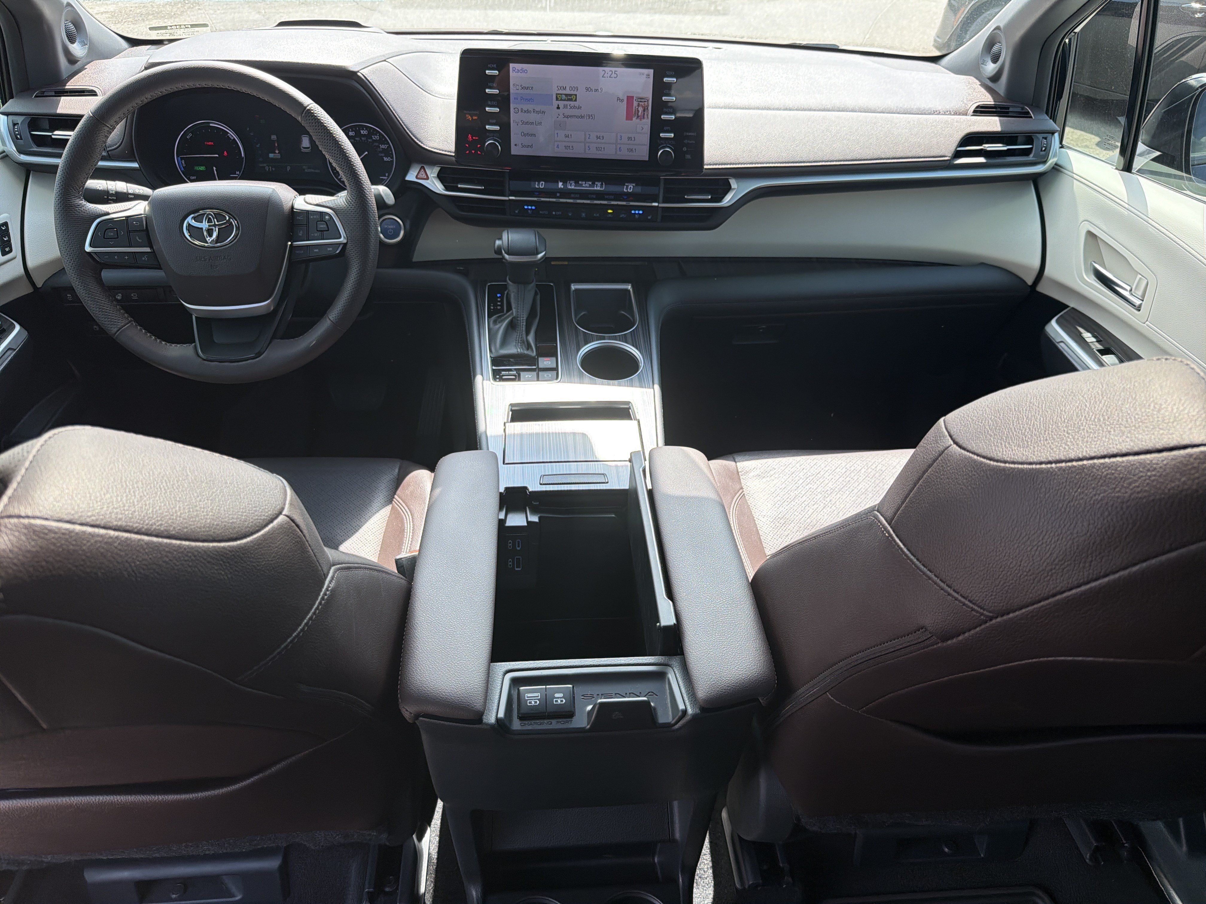 Certified 2024 Toyota Sienna Platinum FWD image 4