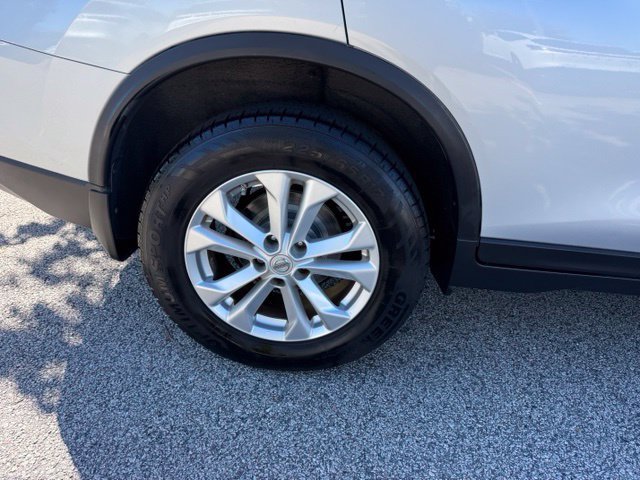 Used 2016 Nissan Rogue SV AWD/4WD image 29
