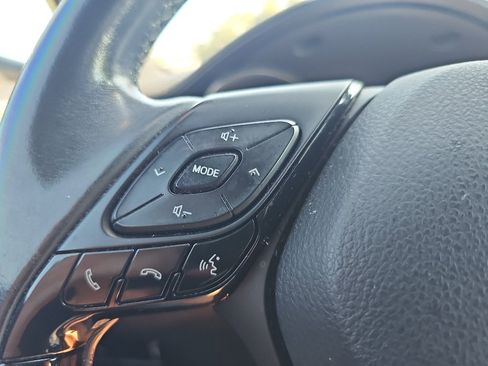 Used 2018 Toyota C-HR XLE FWD image 27