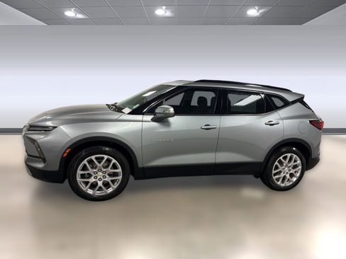 Used 2023 Chevrolet Blazer LT FWD image 2