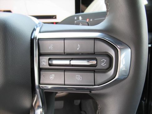 Used 2025 GMC Yukon XL Denali RWD image 22