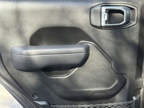 Used 2024 Jeep Gladiator Sport image 23