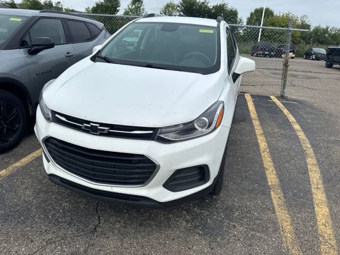 Used 2021 Chevrolet Trax LT w/ Sport Edition AWD/4WD image 3