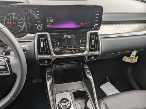 Used 2023 Kia Sorento EX w/ Panoramic Sunroof Package image 16