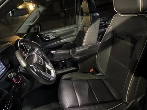 Used 2022 GMC Yukon SLT w/ SLT Premium Package image 3