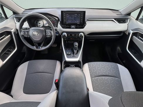 Used 2021 Toyota RAV4 XLE AWD/4WD image 11