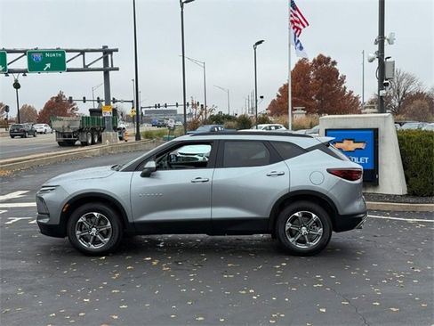 Used 2024 Chevrolet Blazer LT w/ Convenience Package image 2