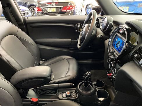 Used 2020 MINI Cooper 2-Door Hardtop FWD image 17