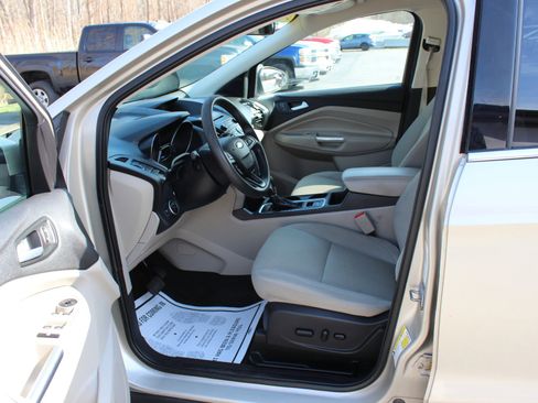 Used 2018 Ford Escape SE image 16
