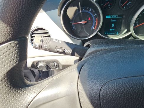 Used 2014 Chevrolet Cruze LS FWD image 13