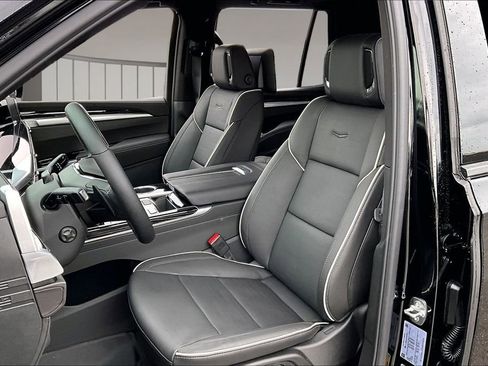 New 2026 Cadillac Escalade Sport w/ LPO, ONYX Package AWD/4WD image 9