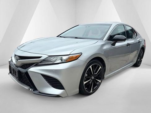 Used 2018 Toyota Camry XSE FWD image 3