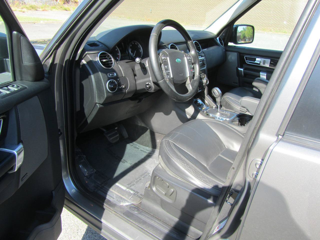 Used 2011 Land Rover LR4 HSE LUX AWD/4WD image 17