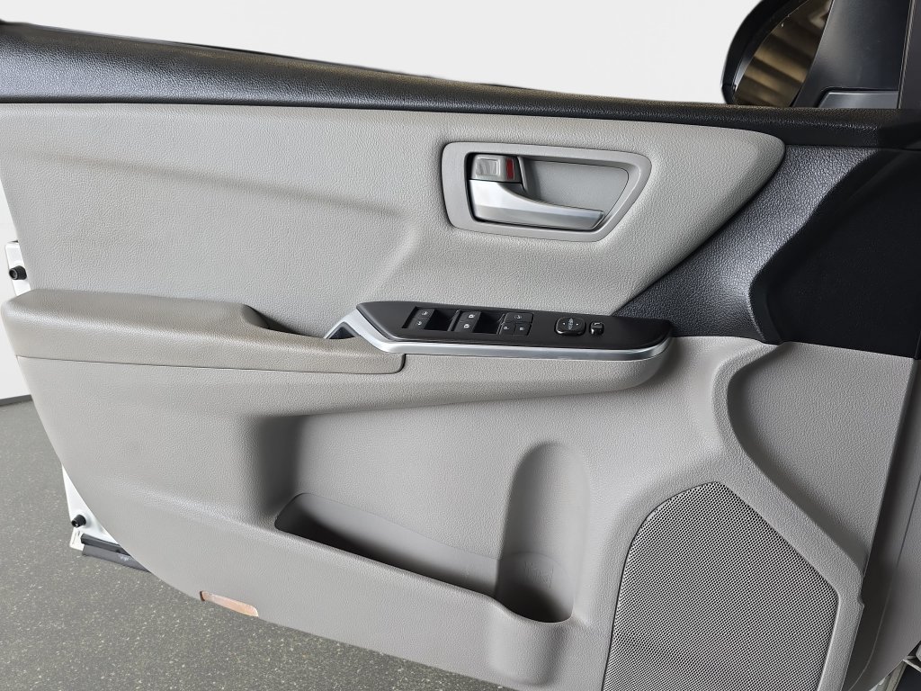 Used 2017 Toyota Camry LE FWD image 28