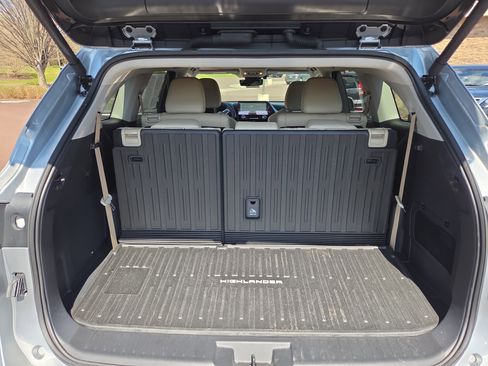 Used 2024 Toyota Highlander Platinum image 38