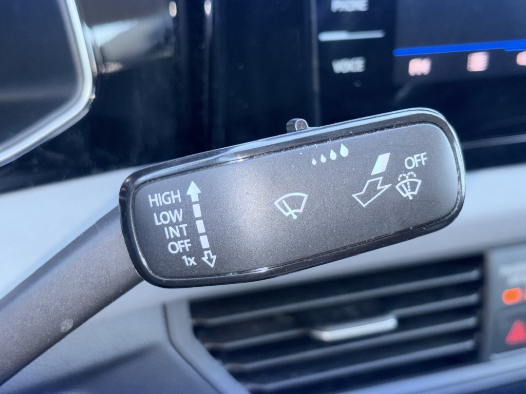 Used 2025 Volkswagen Jetta SE FWD image 9