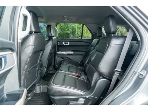 Used 2024 Ford Explorer XLT w/ Equipment Group 202A RWD image 13
