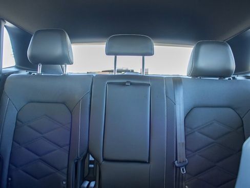 Used 2024 Volkswagen Atlas Cross Sport SE image 32