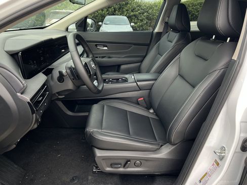 Certified 2025 Nissan Murano SV FWD image 9
