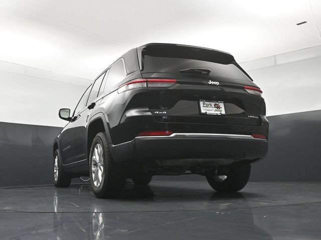 Used 2023 Jeep Grand Cherokee Limited w/ Luxury Tech Group II AWD/4WD image 22