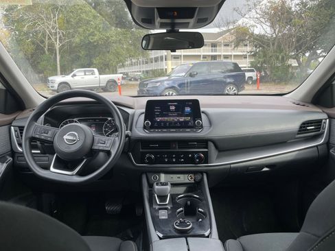 Used 2023 Nissan Rogue S image 32