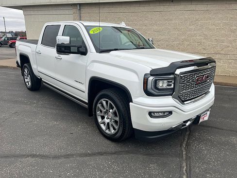 Used 2018 GMC Sierra 1500 Denali w/ Denali Ultimate Package AWD/4WD image 2