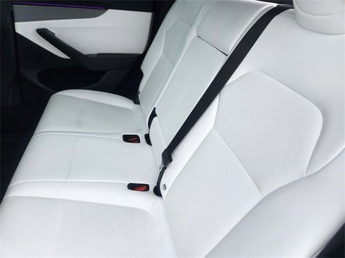 Used 2026 Tesla Model Y AWD image 12