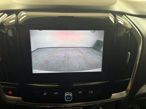 Used 2018 Chevrolet Traverse LT FWD image 14