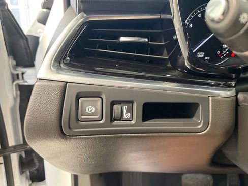 Used 2024 Cadillac XT6 Luxury FWD image 14