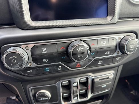 Used 2023 Jeep Wrangler Sahara image 26