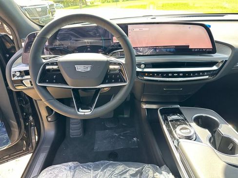 New 2025 Cadillac Lyriq Luxury image 10