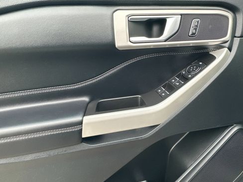 Certified 2022 Ford Explorer XLT image 12