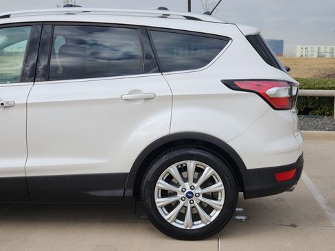 Used 2018 Ford Escape Titanium image 10
