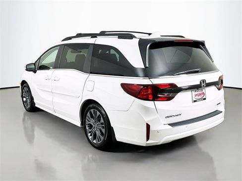 Certified 2026 Honda Odyssey Touring image 18