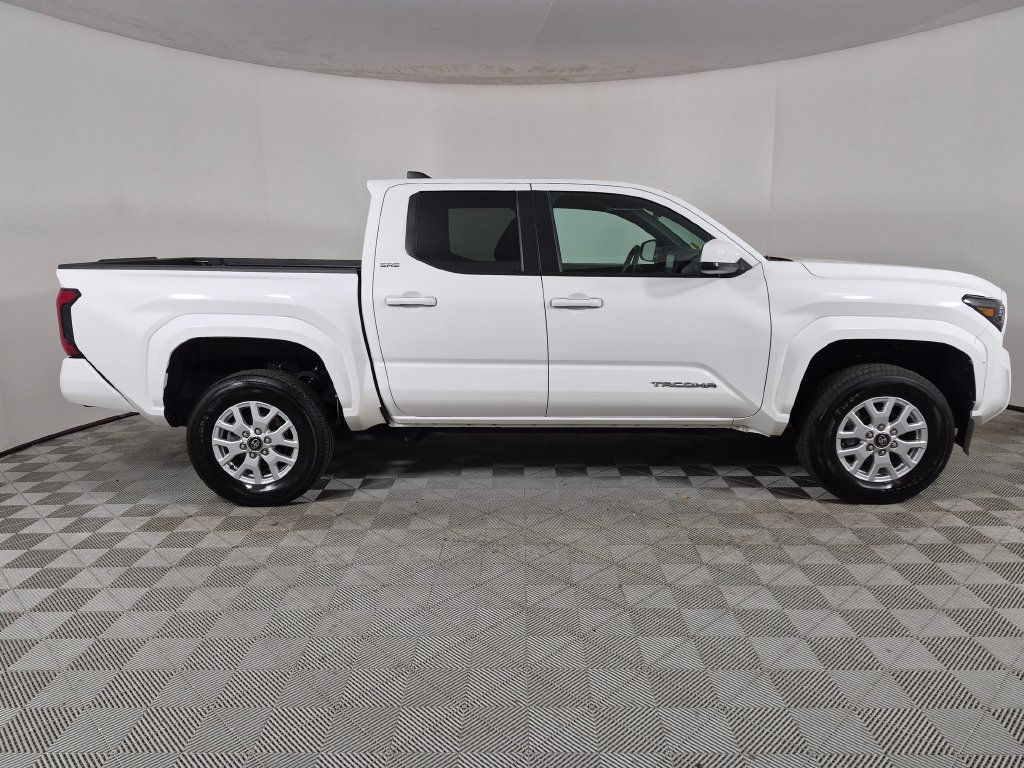 Used 2025 Toyota Tacoma SR5 AWD/4WD image 2