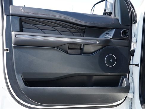 Used 2021 Ford Expedition Platinum image 14