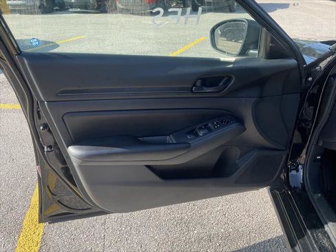Used 2024 Nissan Altima 2.5 S FWD image 18