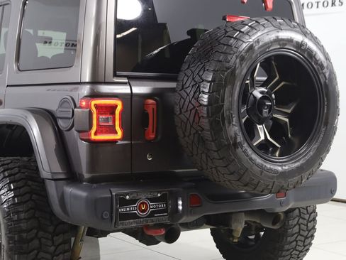 Used 2018 Jeep Wrangler Unlimited Rubicon w/ Dual Top Group AWD/4WD image 25