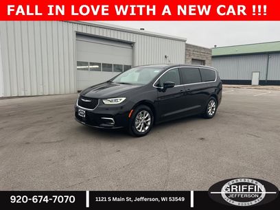 New 2026 Chrysler Pacifica Limited w/ Trailer Tow Group