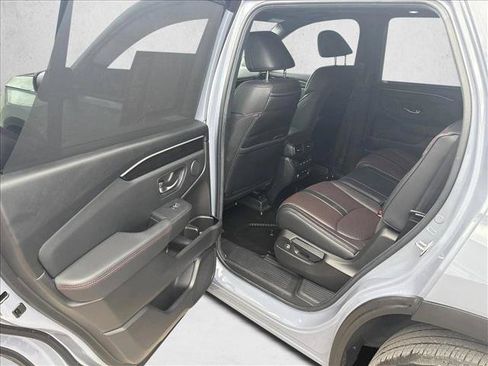 Used 2025 Honda Pilot Black Edition image 17