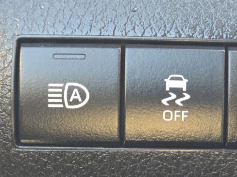 Used 2023 Toyota Camry LE image 28