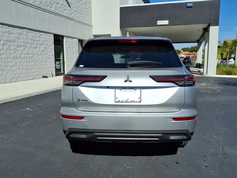New 2026 Mitsubishi Outlander ES FWD image 4