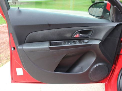 Used 2015 Chevrolet Cruze LT FWD image 12