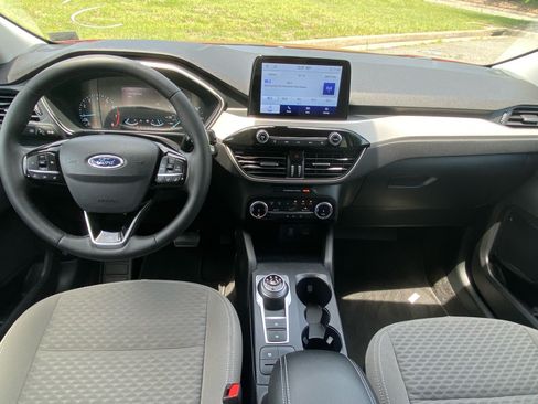 Certified 2022 Ford Escape SE w/ SE Sport Appearance Package FWD image 13