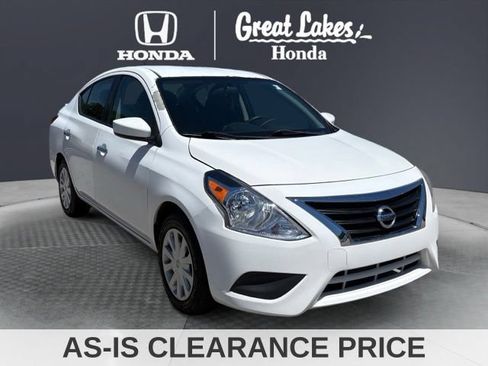 Used 2017 Nissan Versa SV FWD image 1
