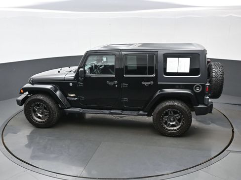 Used 2014 Jeep Wrangler Unlimited Sahara w/ Connectivity Group AWD/4WD image 34