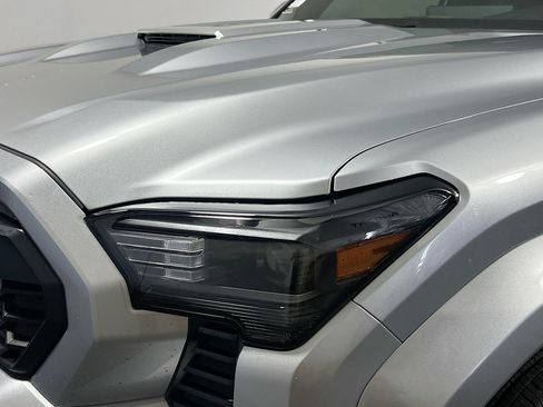 Used 2025 Toyota Tacoma TRD Sport w/ TRD Sport Upgrade Package RWD image 11