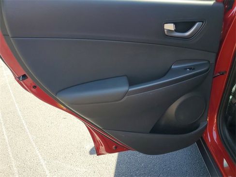 Used 2021 Hyundai Kona Limited image 13